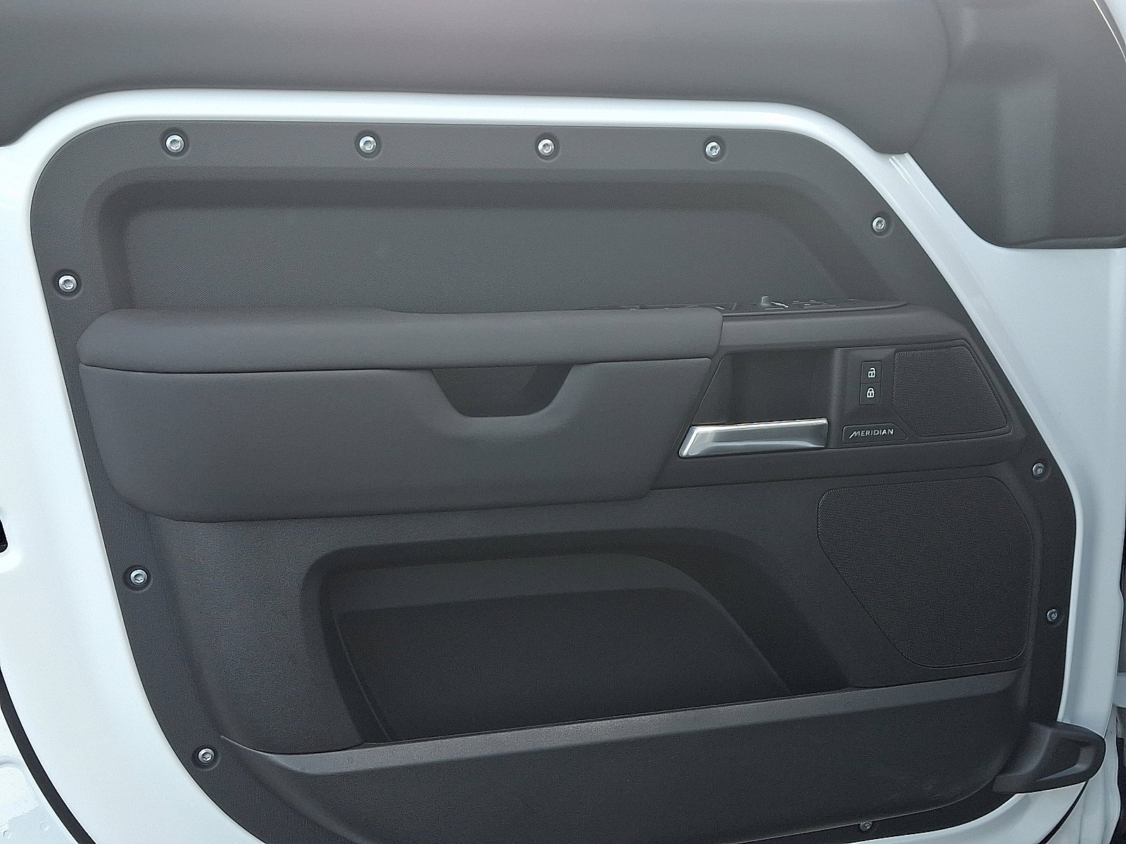 New 2026 Fuji White Land Rover S image 8