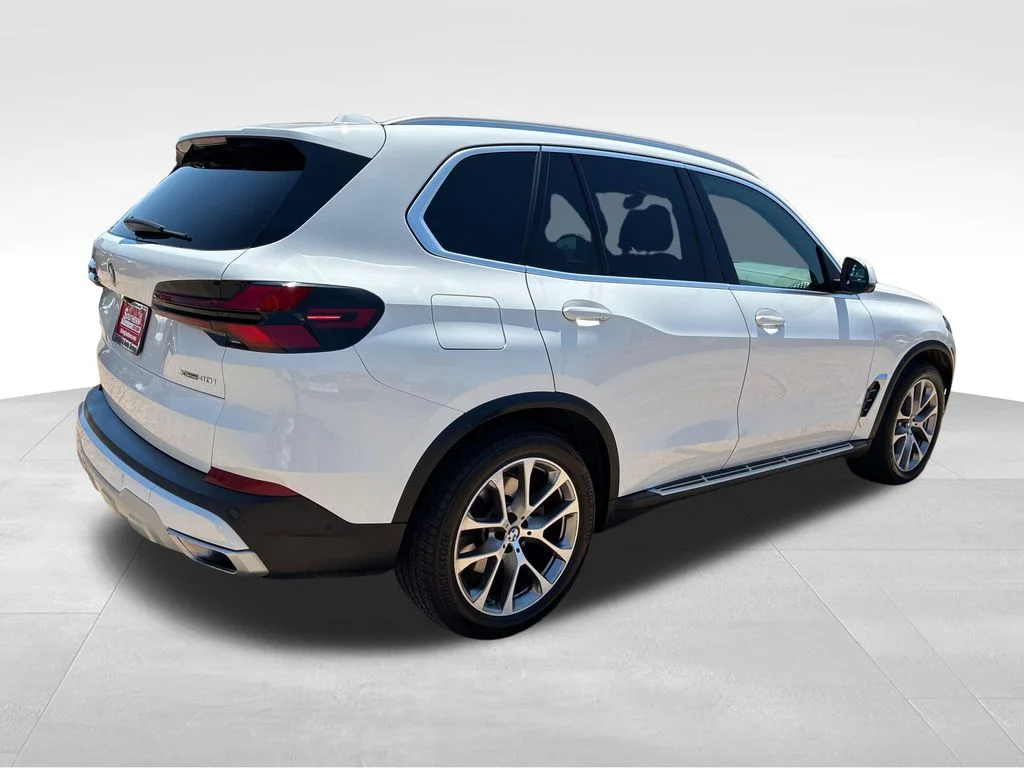 Used 2026 White BMW xDrive40i image 5
