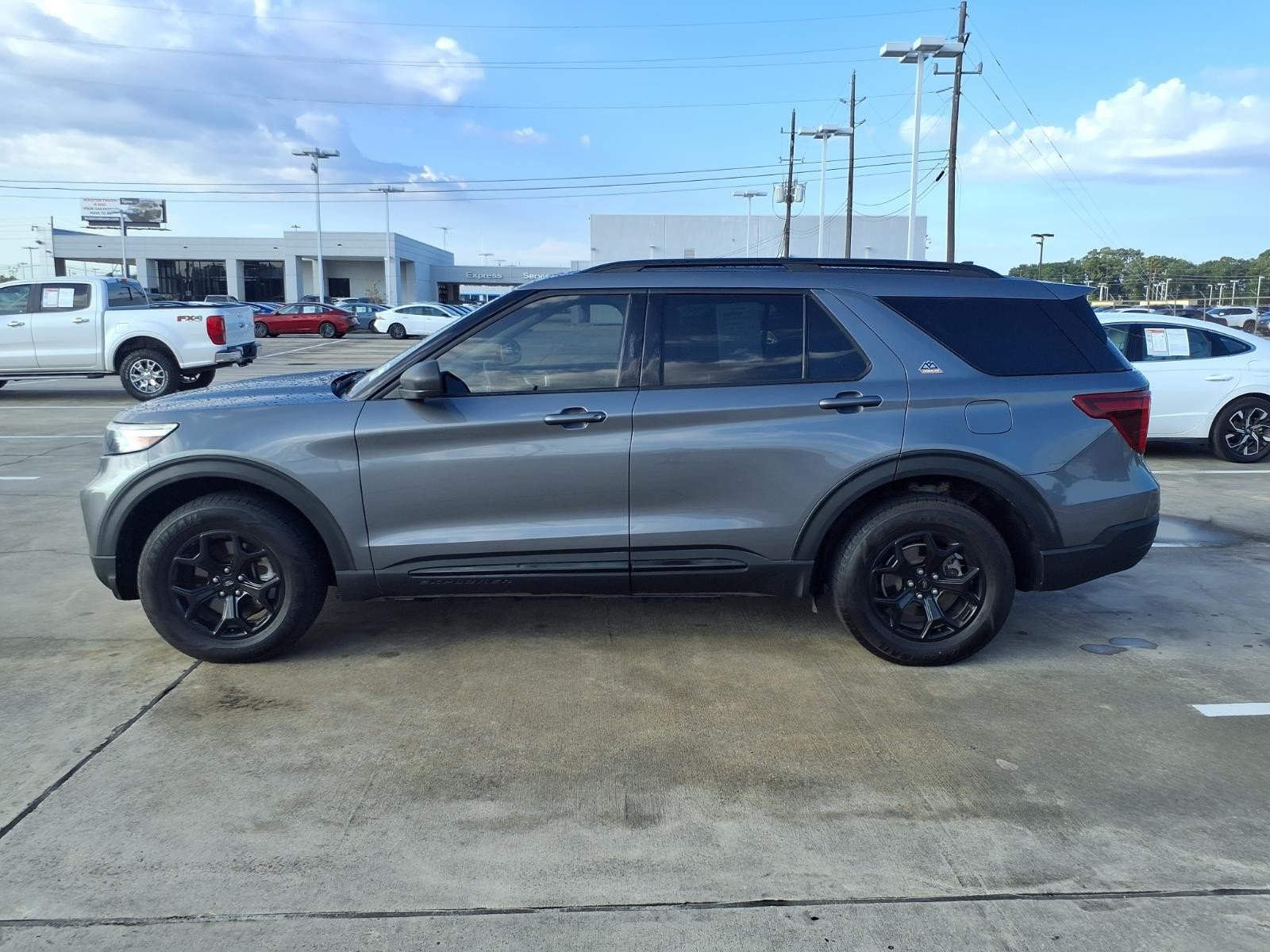 2022 Ford Explorer photo 11 of 27