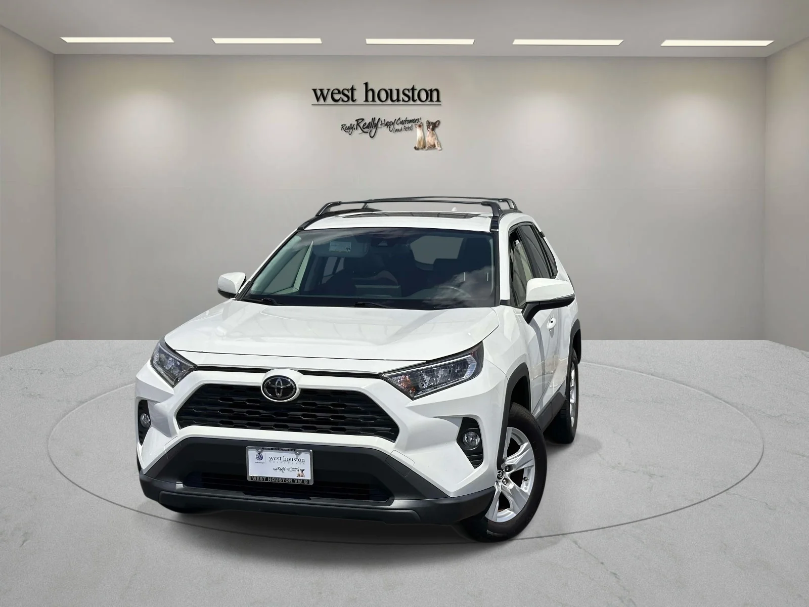 Used 2019 White Toyota XLE image 1