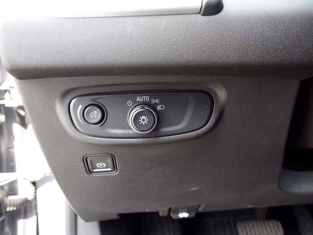 Used 2021 Satin Steel Metallic GMC SLE image 10