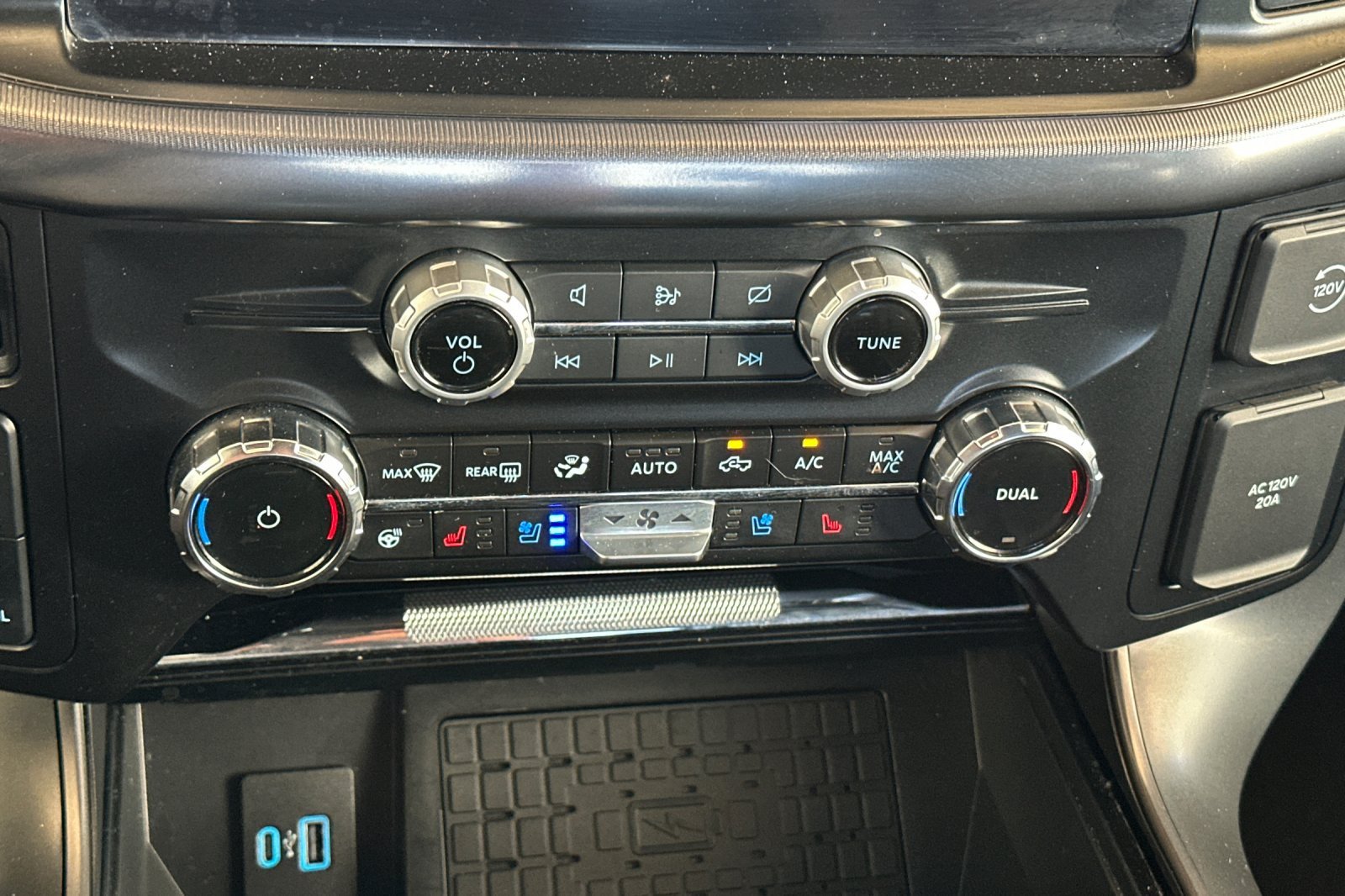 Used 2024 White Ford Lariat image 22