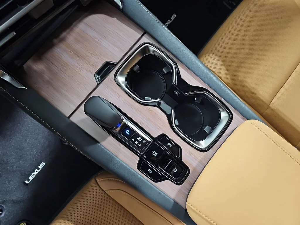 New 2026 Matador Red Mica Lexus PREMIUM image 24