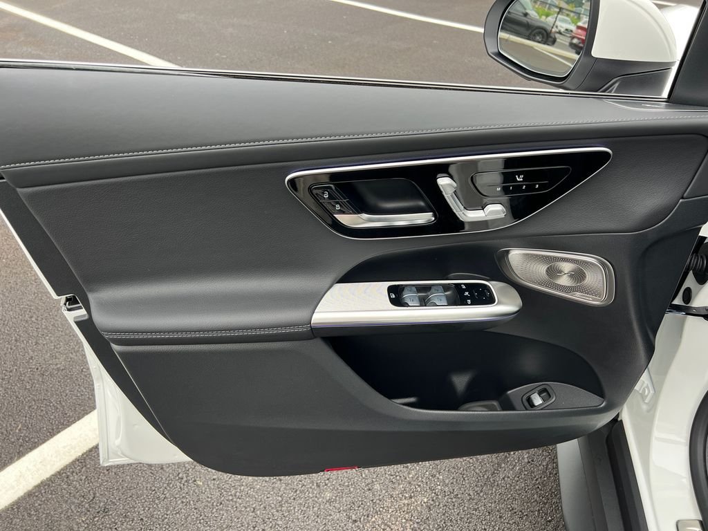 New 2026 Polar White Mercedes-Benz GLC300 image 10
