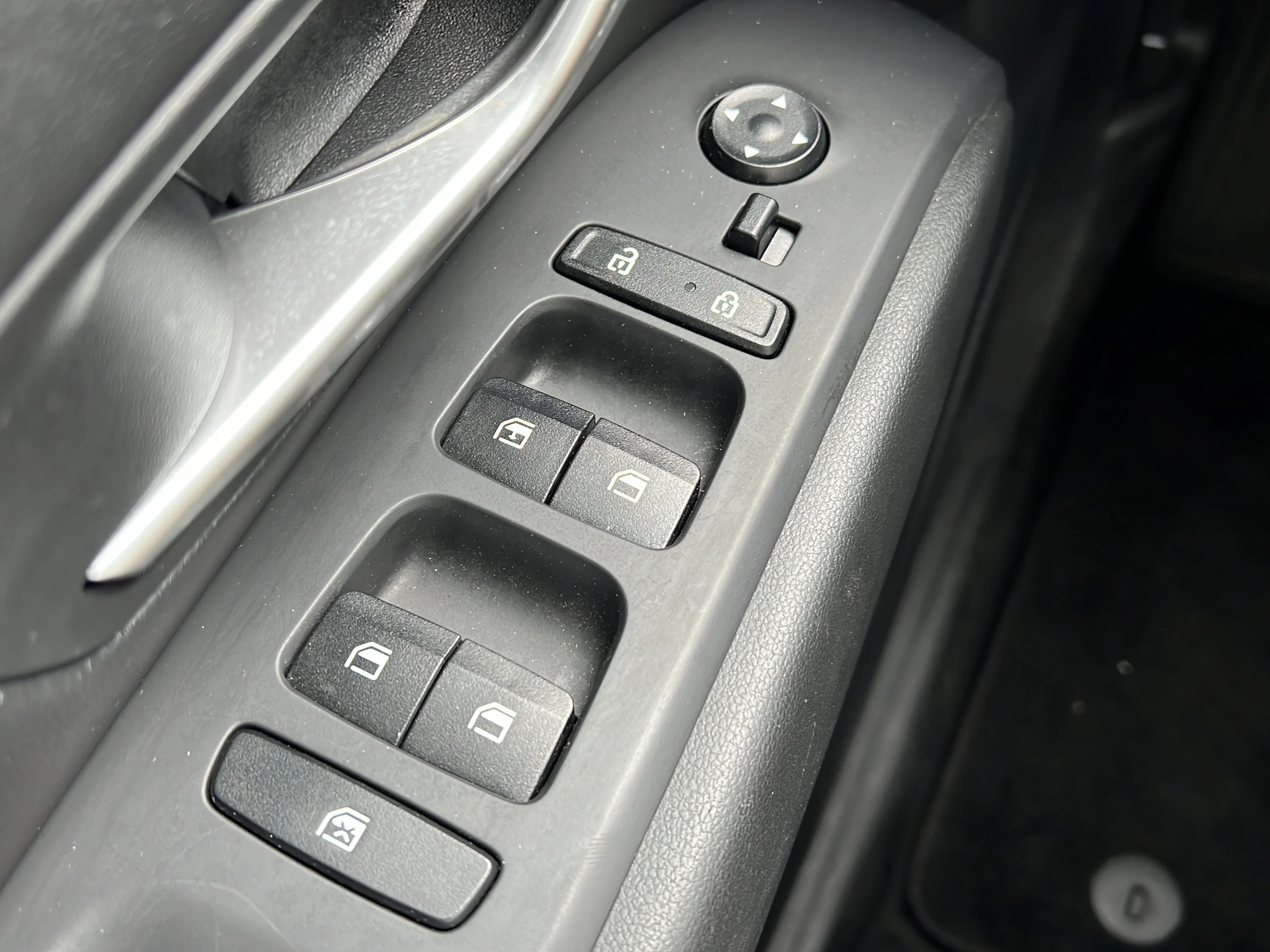 Used 2024 Hampton Gray Hyundai SE image 19