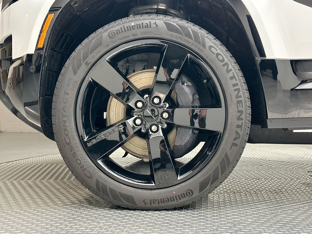 New 2026 Fuji White Land Rover X-Dynamic SE image 5