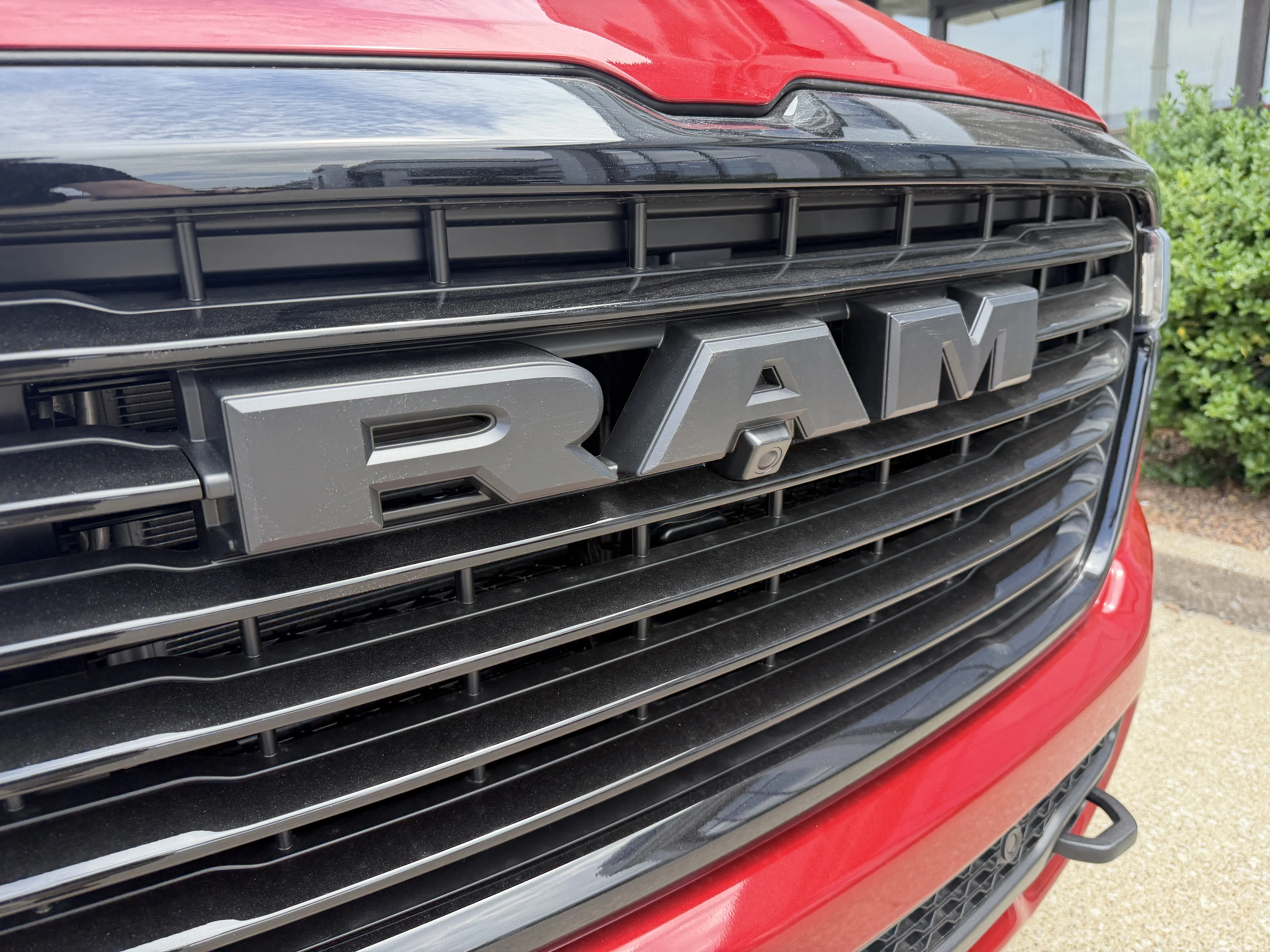 New 2026 Molten Red Pearl-Coat Exterior Paint RAM Laramie image 25