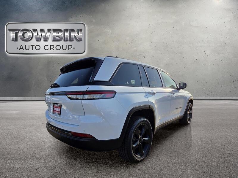 Used 2023 White Jeep Altitude X image 4