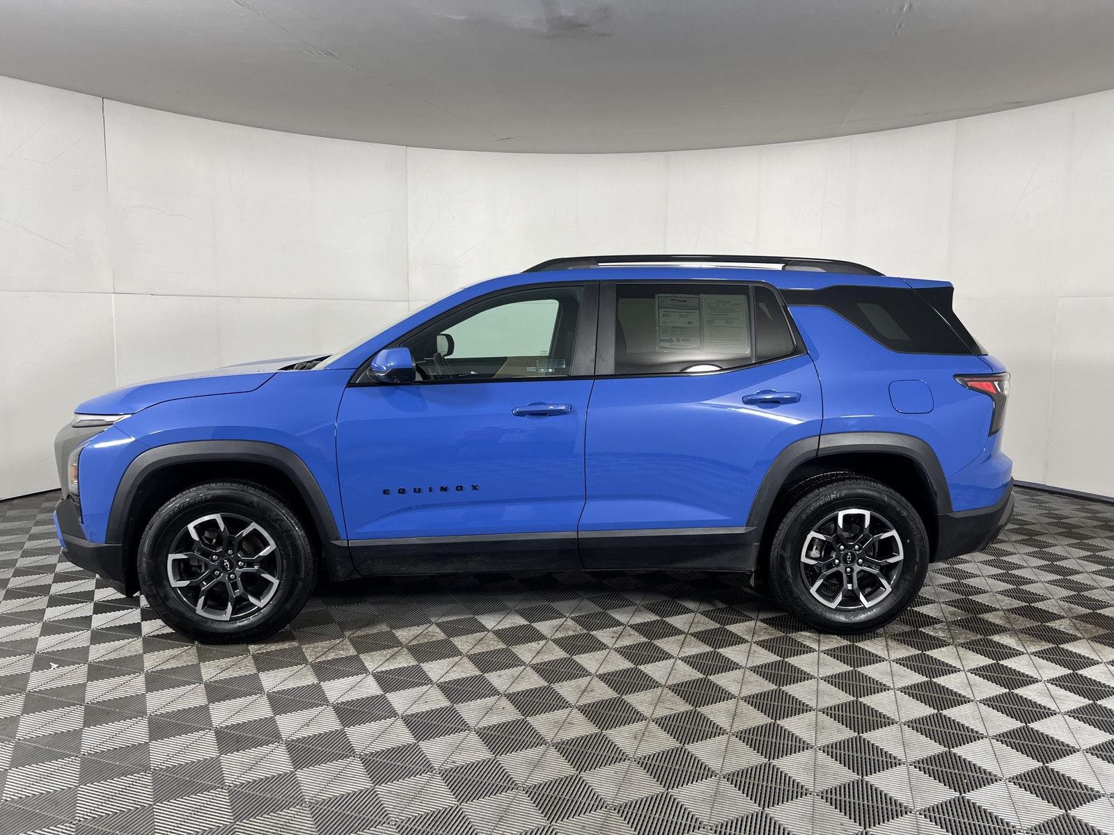 Used 2025 Reef Blue Metallic Chevrolet AWD ACTIV image 23