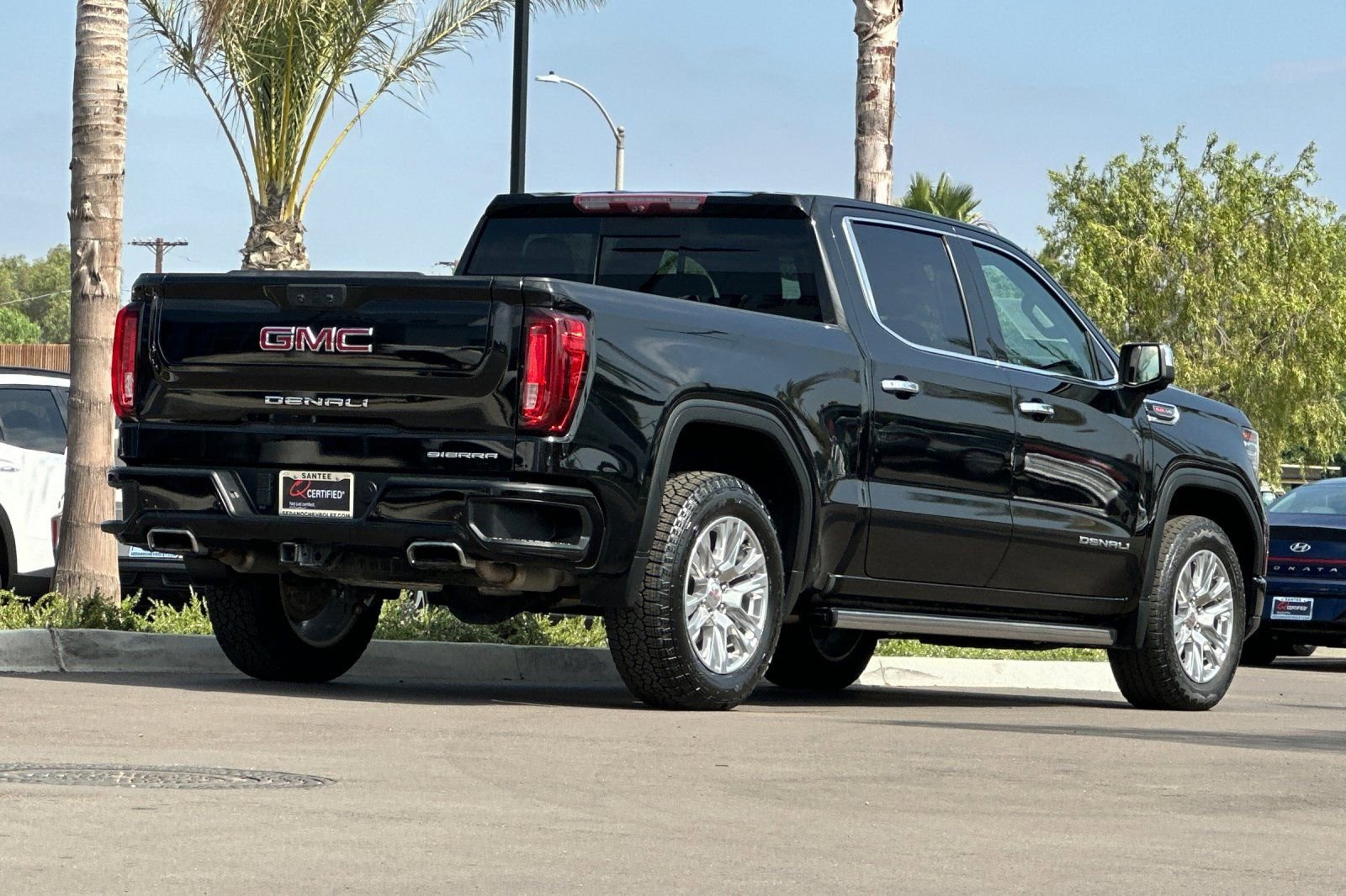 Used 2022 Onyx Black GMC Denali image 4