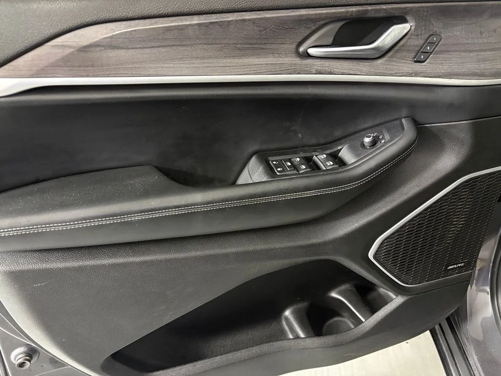 Used 2022 Gray Jeep Limited image 14