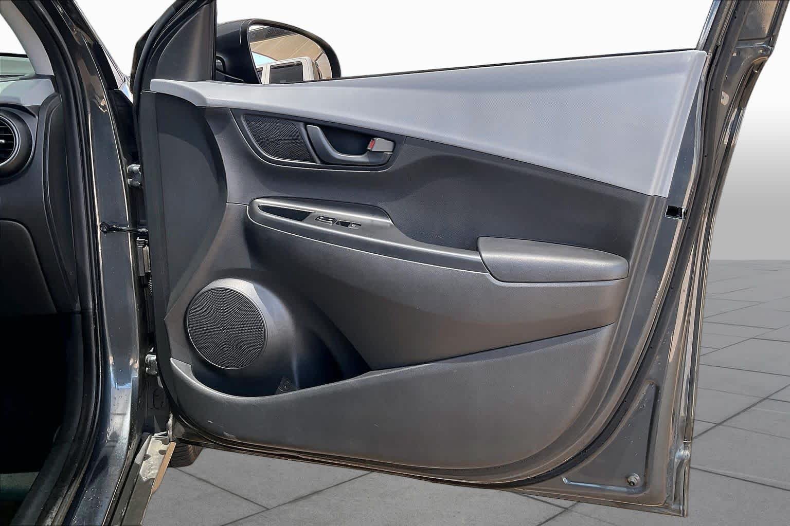 Used 2021 Thunder Gray Hyundai SE image 21