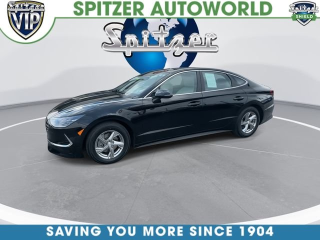 Certified Used 2023 Black Hyundai SE image 4