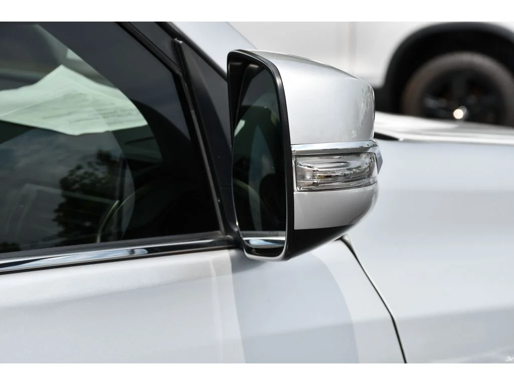 Used 2019 Silver Lining Metallic Lexus Premium image 28