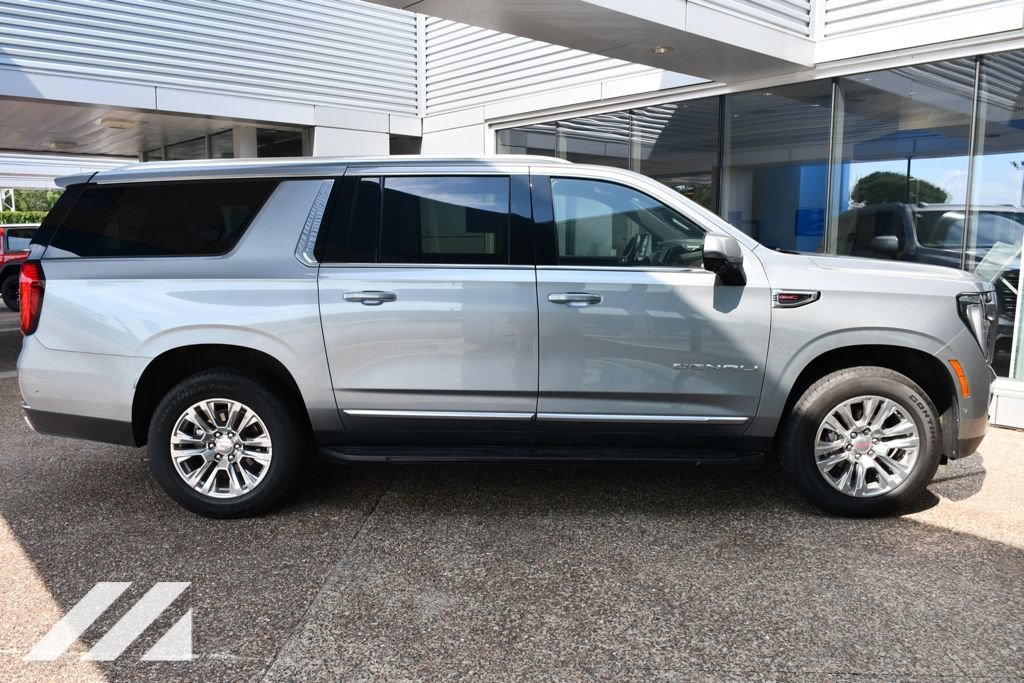 Used 2025 Sterling Metallic GMC Denali image 9