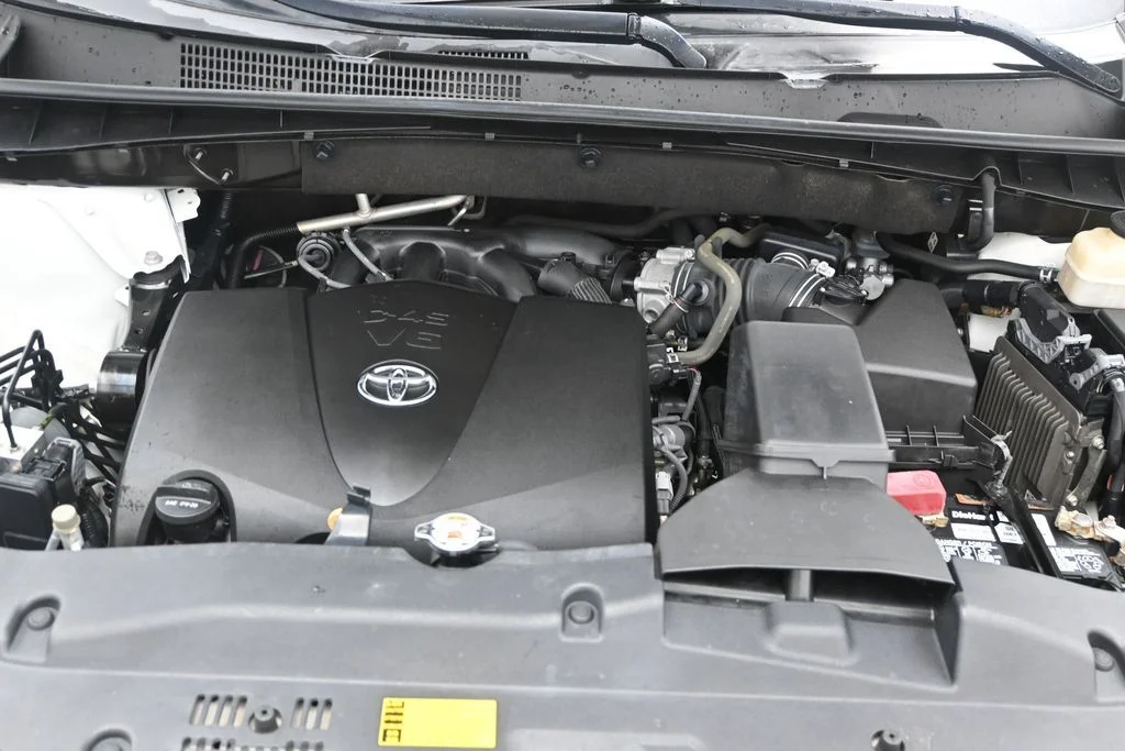 Used 2018 Blizzard Pearl Toyota LE image 12