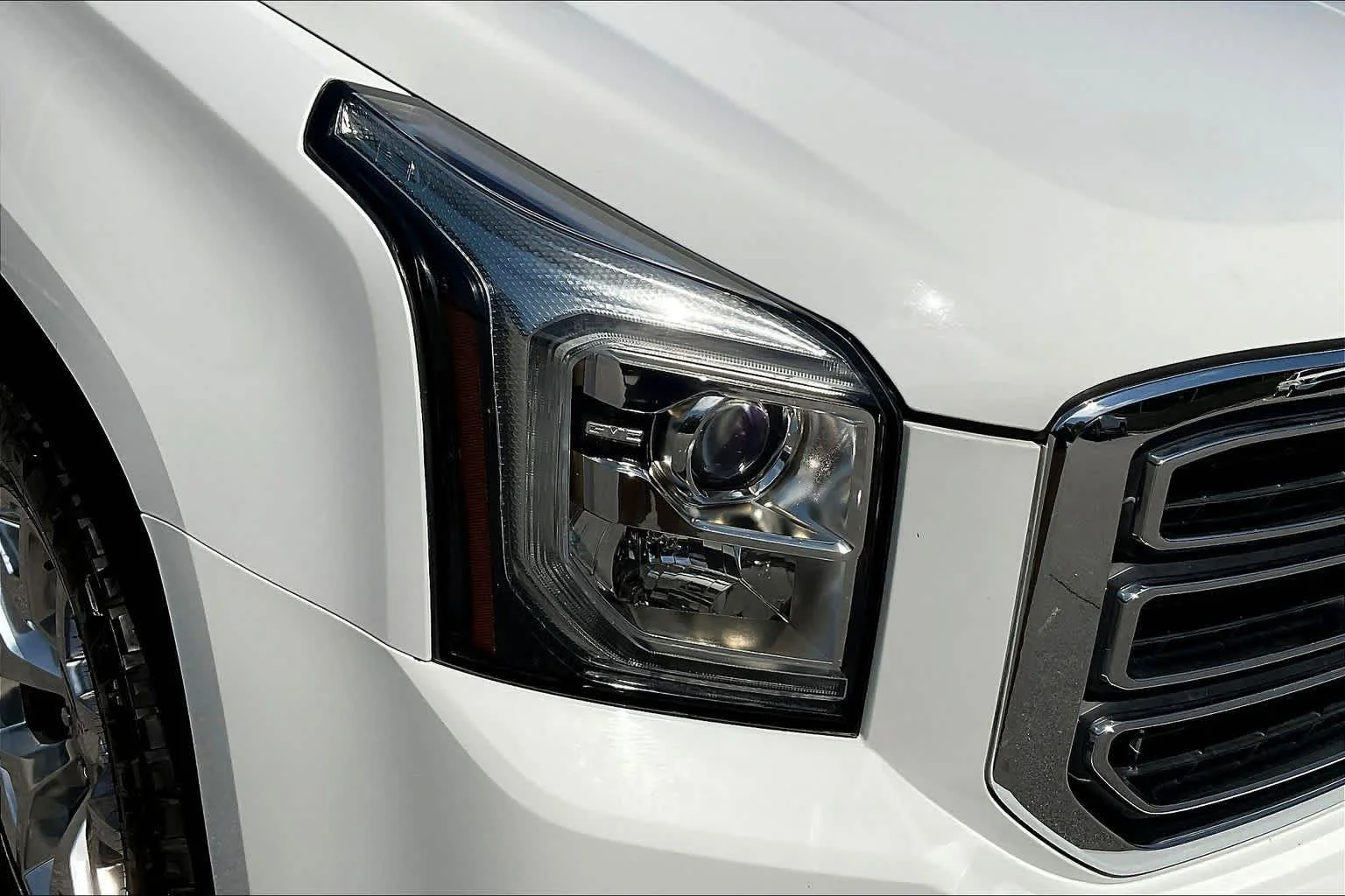 Used 2015 Summit White GMC SLT image 28