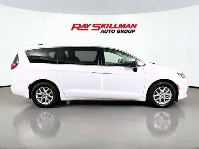 2024 Chrysler Pacifica Touring L - Photo 8