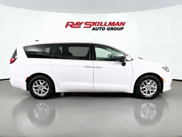 Used 2024 White Chrysler Touring L image 8