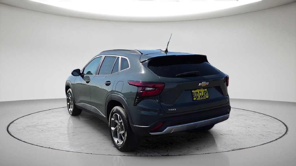 2026 Chevrolet Trax LT - Photo 9