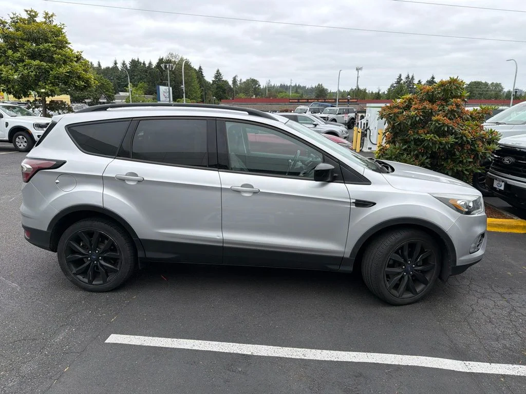 Used 2018 Ingot Silver Metallic Ford SE image 3