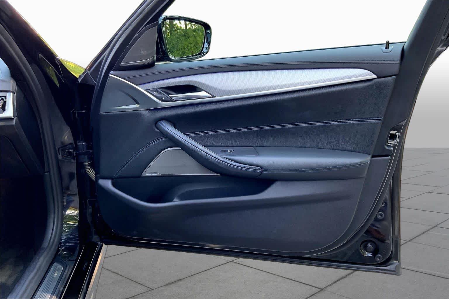 Used 2020 Black Sapphire Metallic BMW 530i xDrive image 22