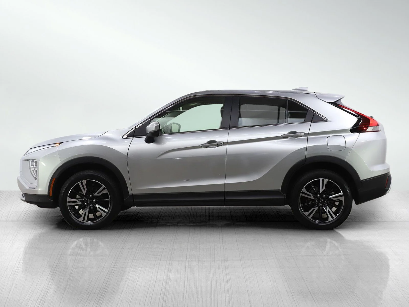 Used 2025 Mitsubishi Eclipse Cross SE with VIN JA4ATWAAXSZ004197 for sale in Burnsville, Minnesota