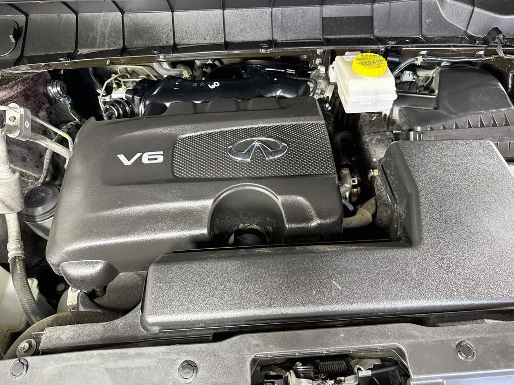 Certified Used 2023 Red INFINITI LUXE image 44