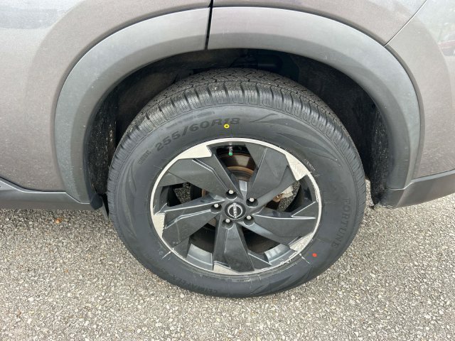 Used 2025 Gray Nissan SV image 12