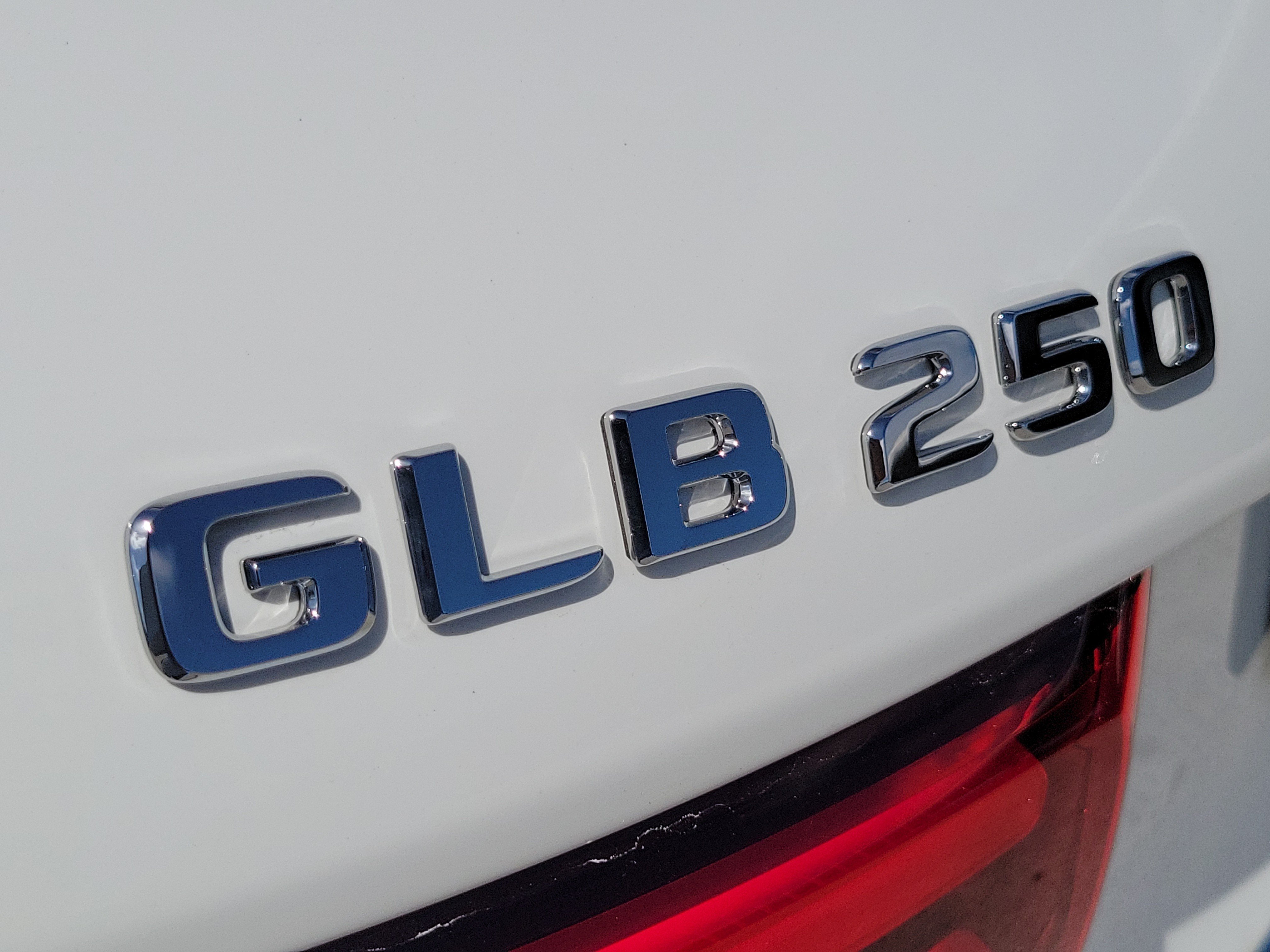 New 2026 Polar White Mercedes-Benz GLB 250 image 37