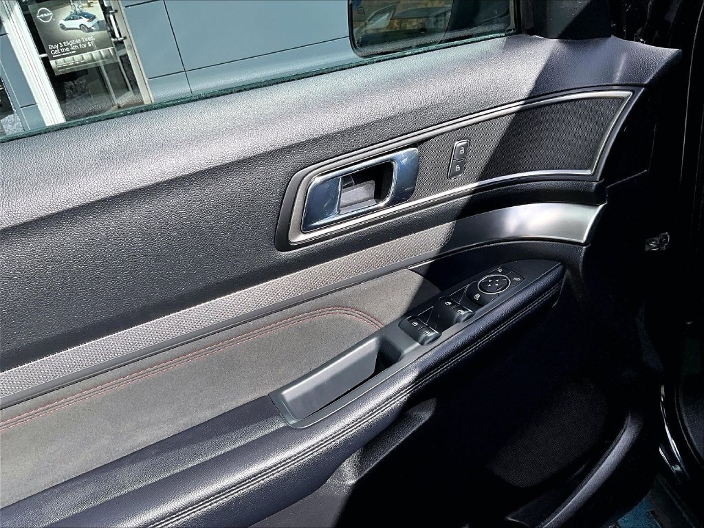 Used 2018 Black Metallic Ford XLT image 9