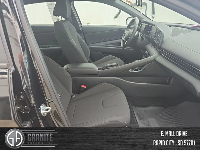2025 Hyundai Elantra SEL - Photo 36
