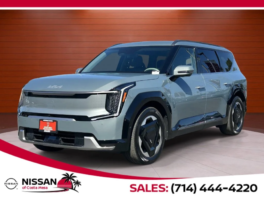 Used 2024 Green Kia Land image 1