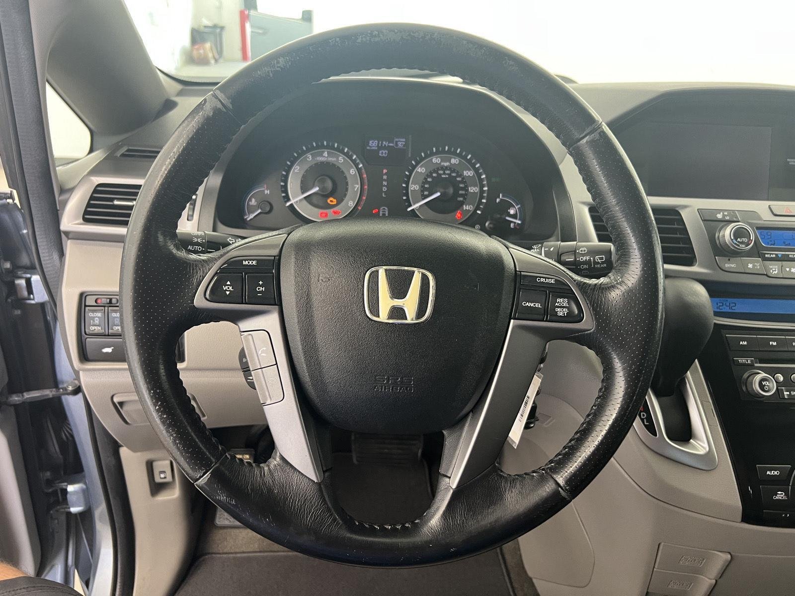 Used 2011 Alabaster Silver Metallic Honda EX-L image 15