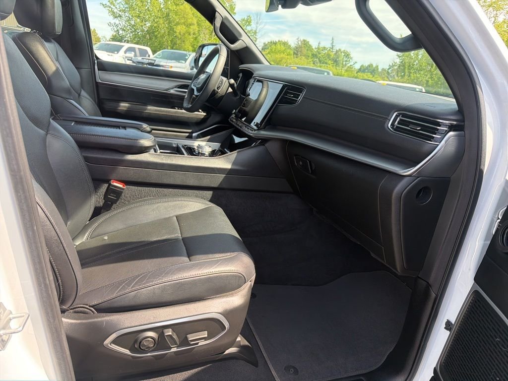 Used 2023 White Jeep Series II image 23