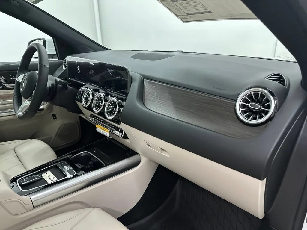 New 2026 White Mercedes-Benz GLA 250 image 26
