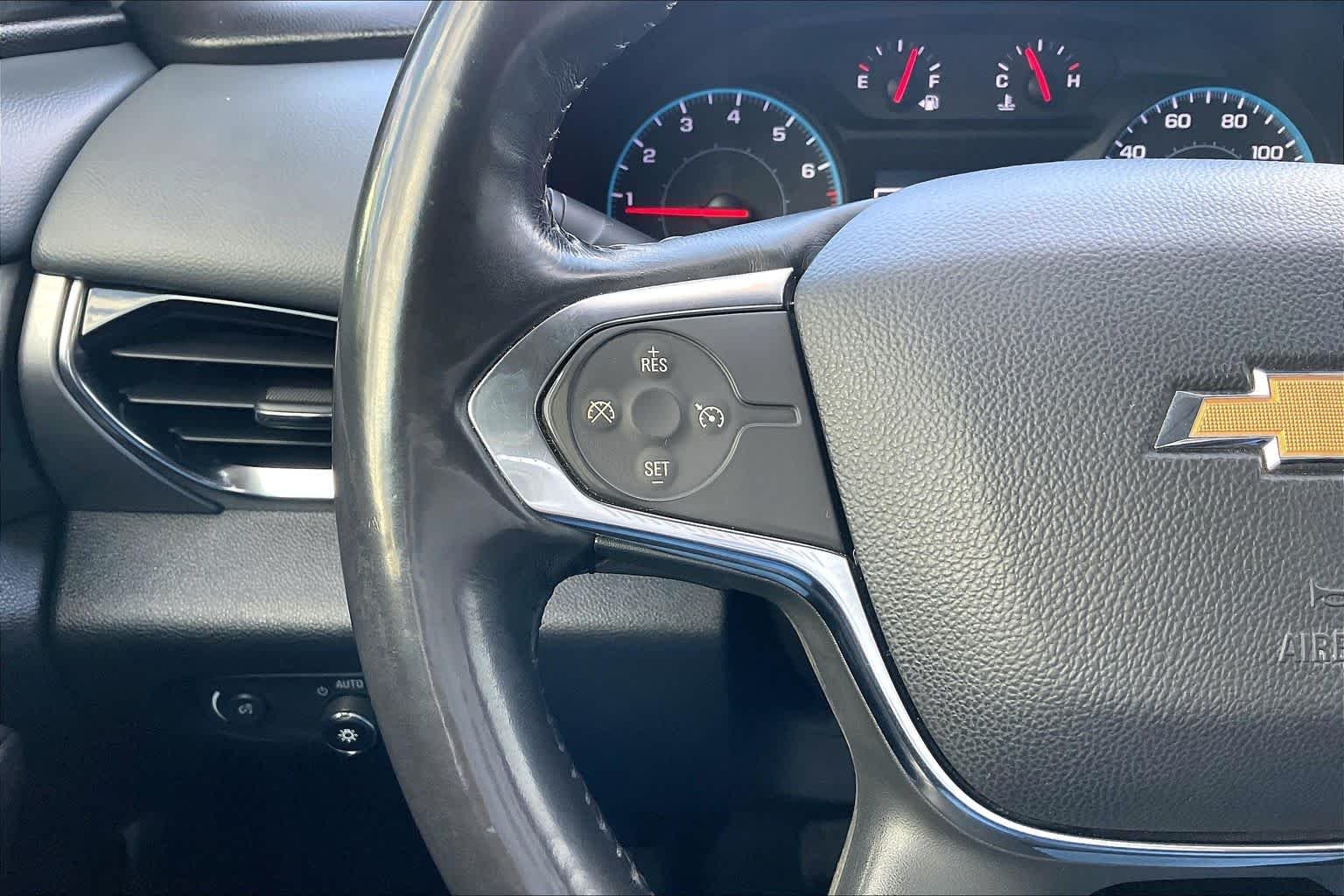 Used 2018 Summit White Chevrolet LT Cloth image 23
