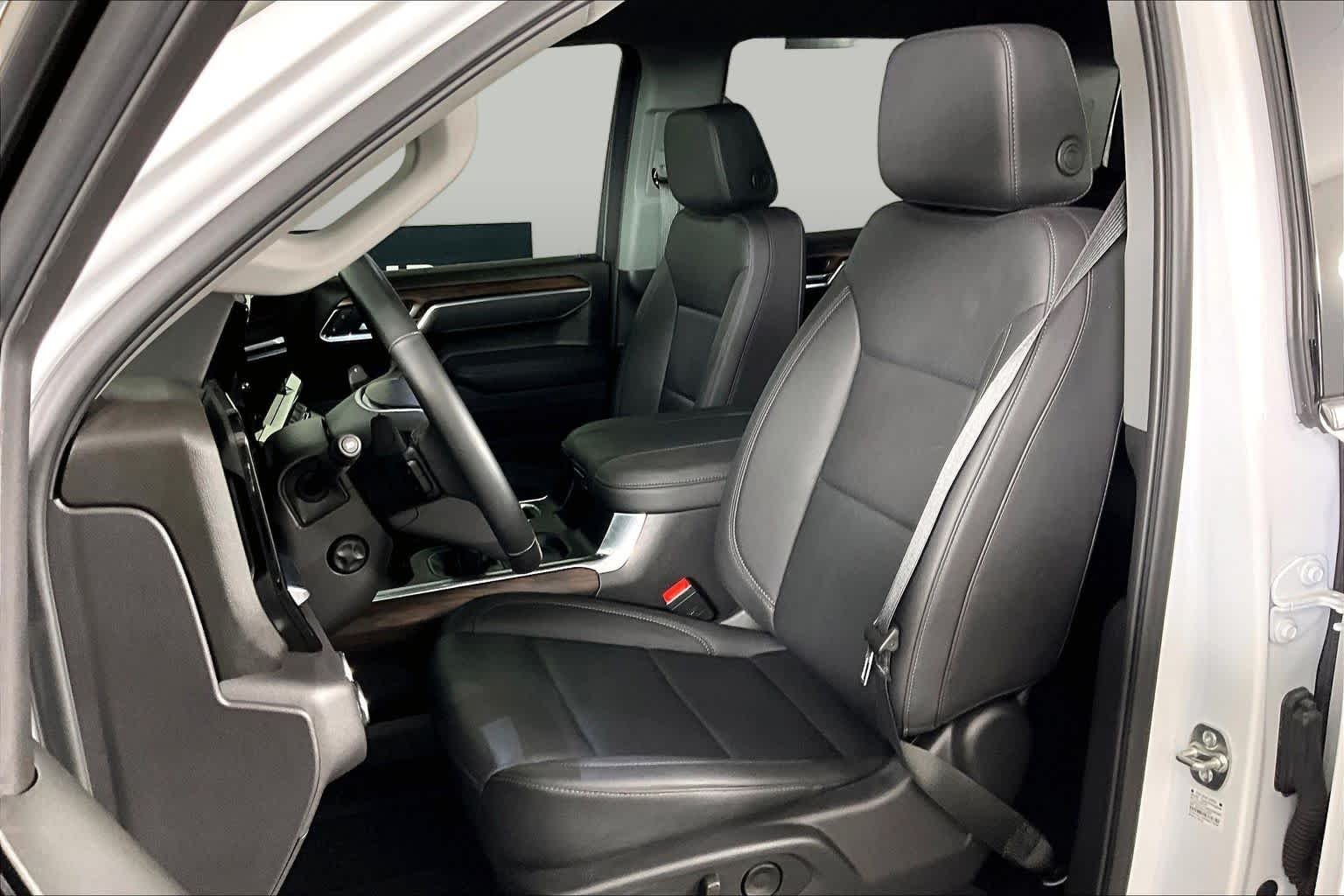 Used 2025 Summit White GMC SLT image 8