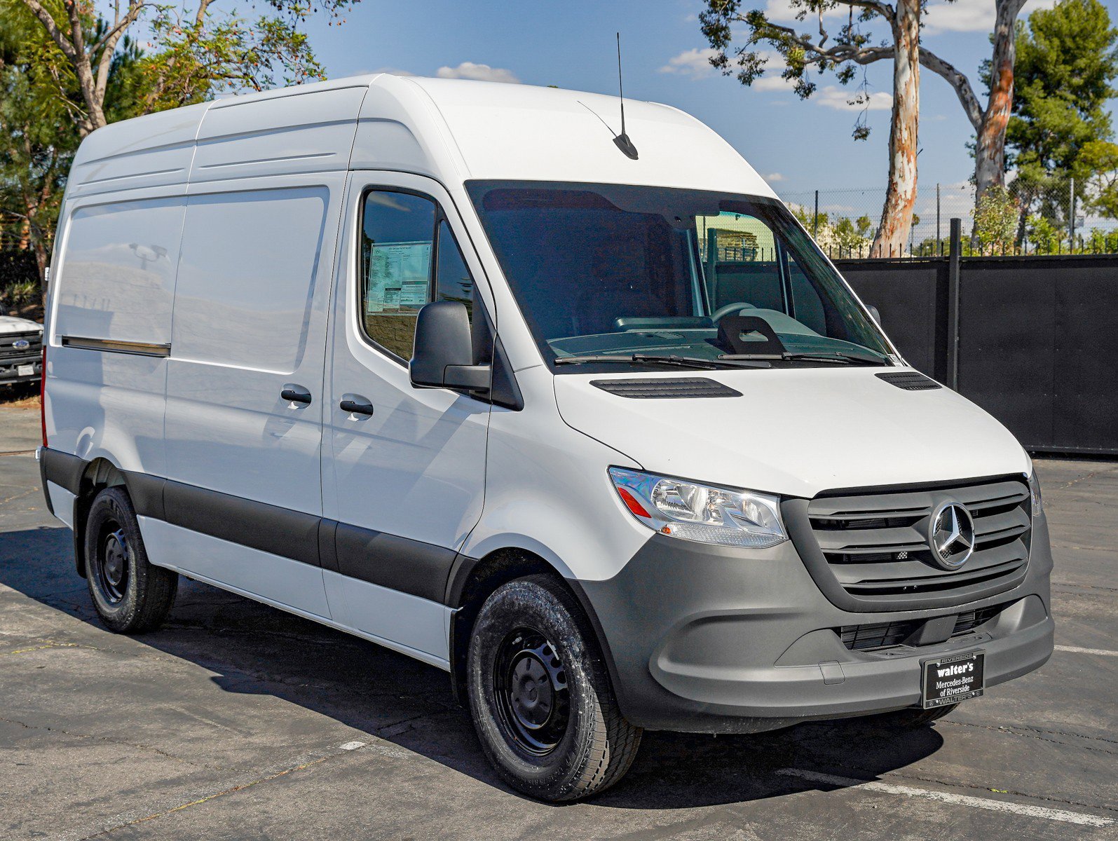 New 2025 Arctic White Mercedes-Benz 2500 High Roof I4 Diesel HO 144 RWD image 3