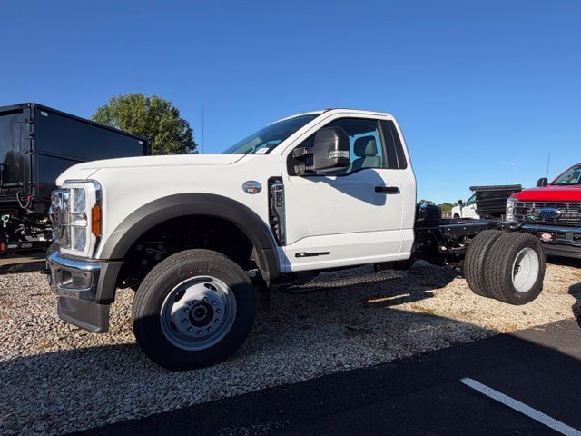 New 2026 White Ford F600 4X4 CHAS/C image 1
