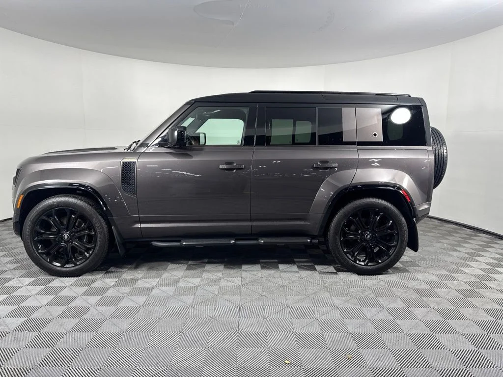 Used 2025 Gray Land Rover OCTA image 8