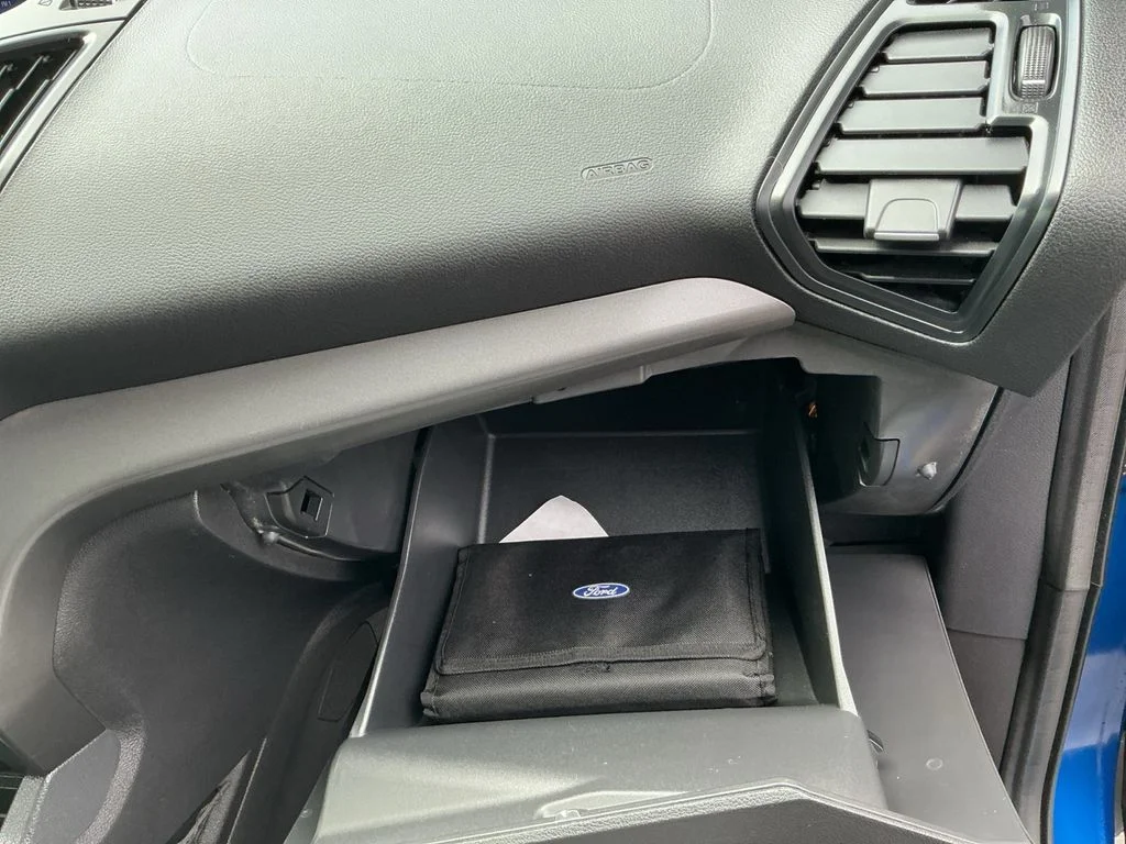 Used 2017 Blue Ford SE image 28