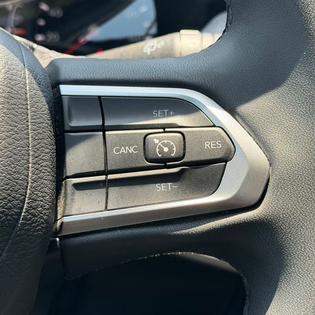 Used 2024 White Jeep Latitude image 17