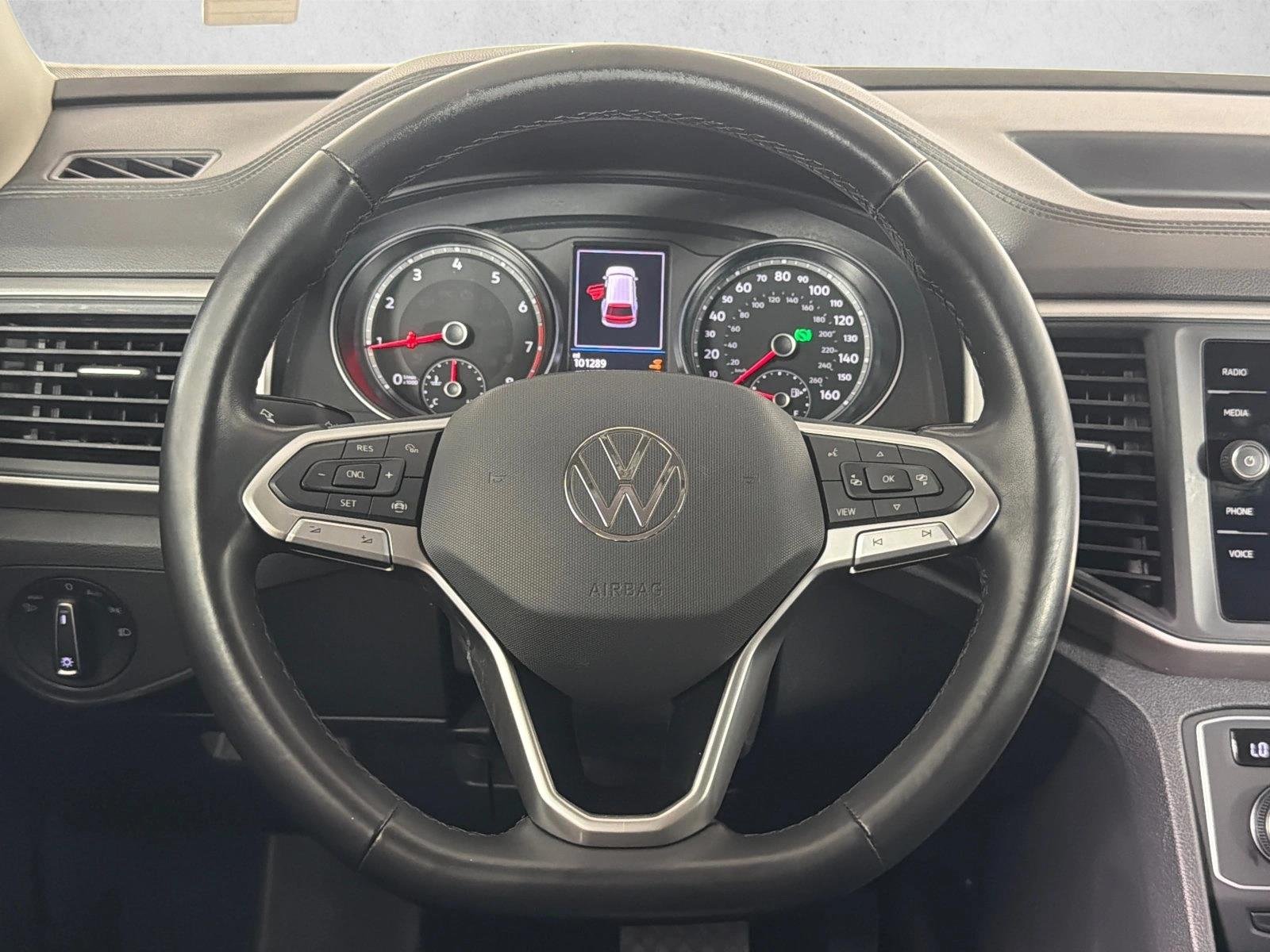 Used 2021 Silver/Gray Volkswagen 2.0T SE image 24
