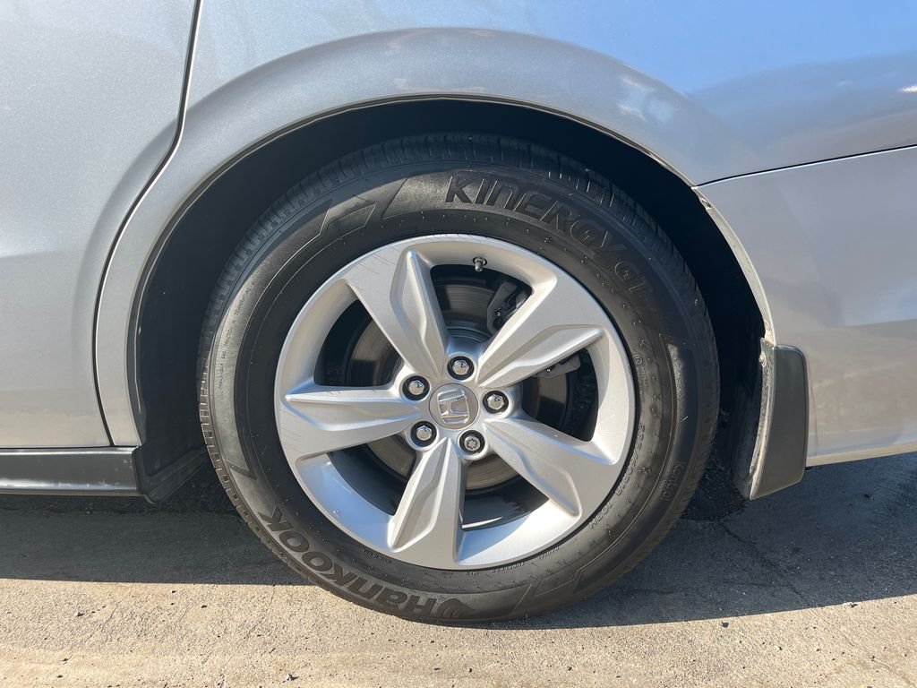 Used 2019 Silver Honda EX-L image 37
