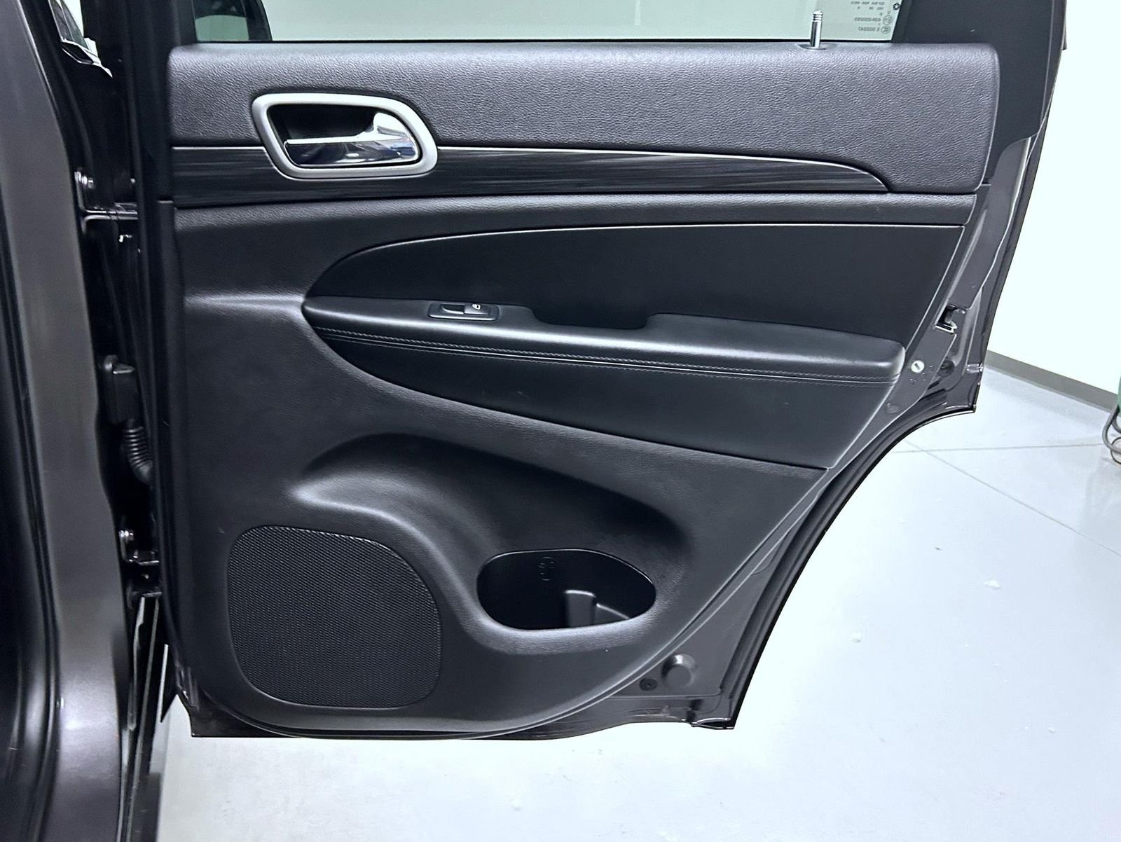 Used 2019 Gray Jeep Altitude image 16