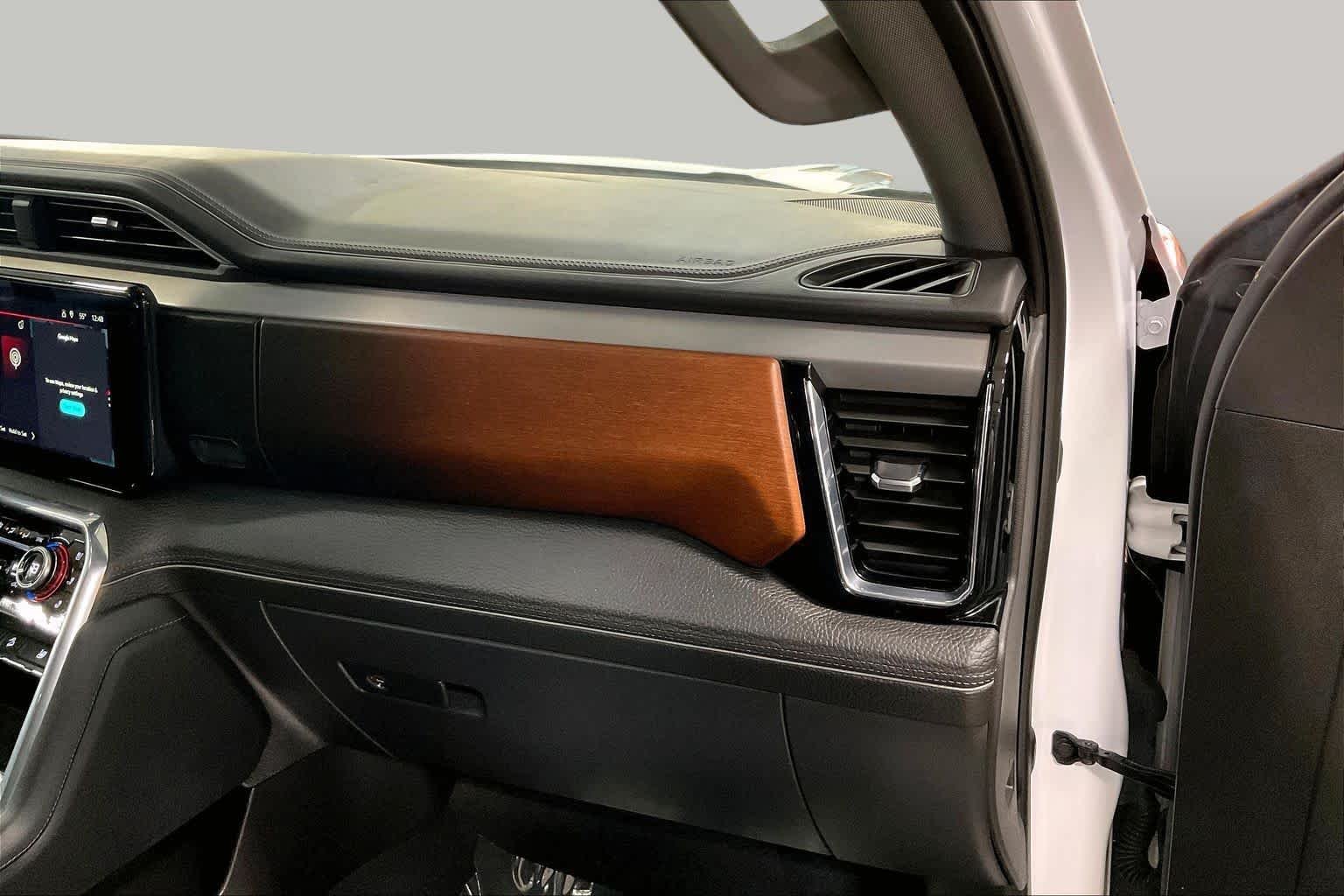 Used 2024 White Frost Tricoat GMC Denali image 19