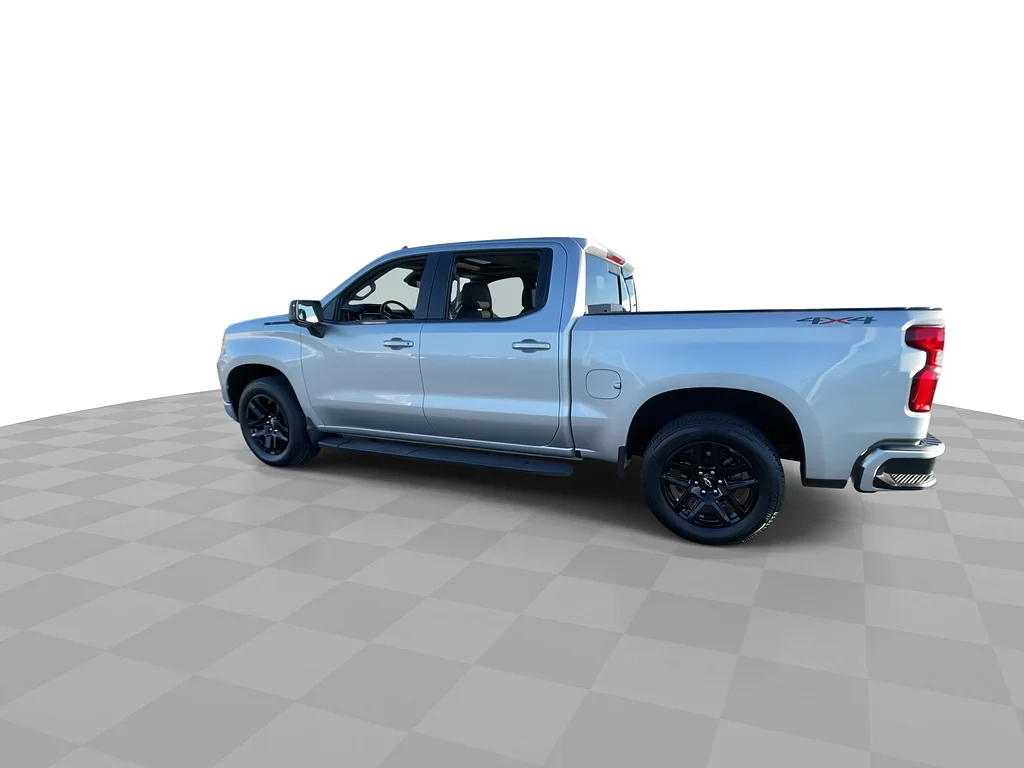 Used 2022 Silver Ice Metallic Chevrolet RST image 7