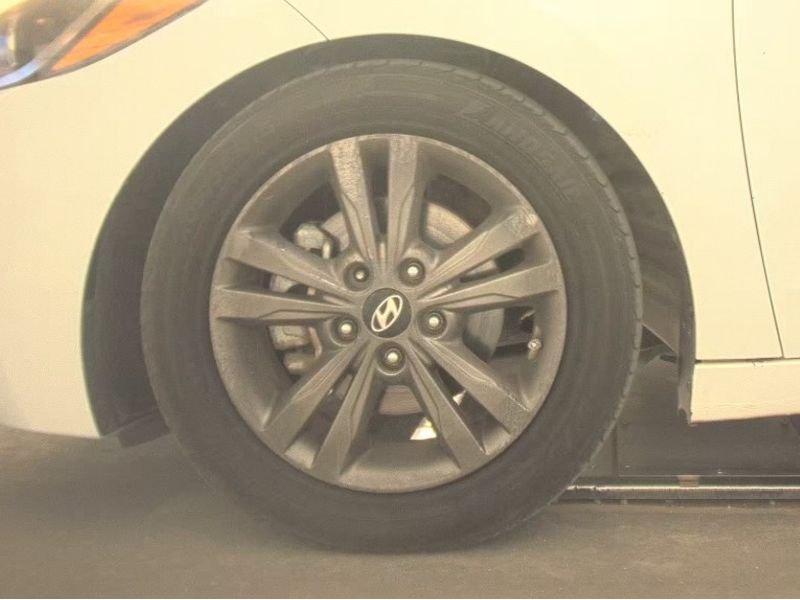 Used 2017 Quartz White Pearl Hyundai SE image 24
