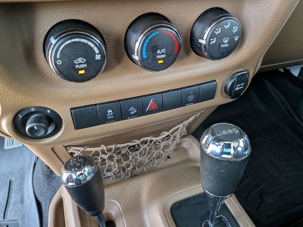 Used 2014 White Jeep Unlimited Sahara image 20